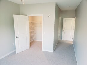 2160 State Hwy 13 in Mendota Heights, MN - Foto de edificio - Building Photo