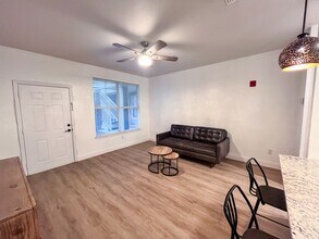 621 SW 10th St in Gainesville, FL - Building Photo - Building Photo