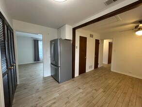 946 E Grant Dr in Des Plaines, IL - Building Photo - Building Photo