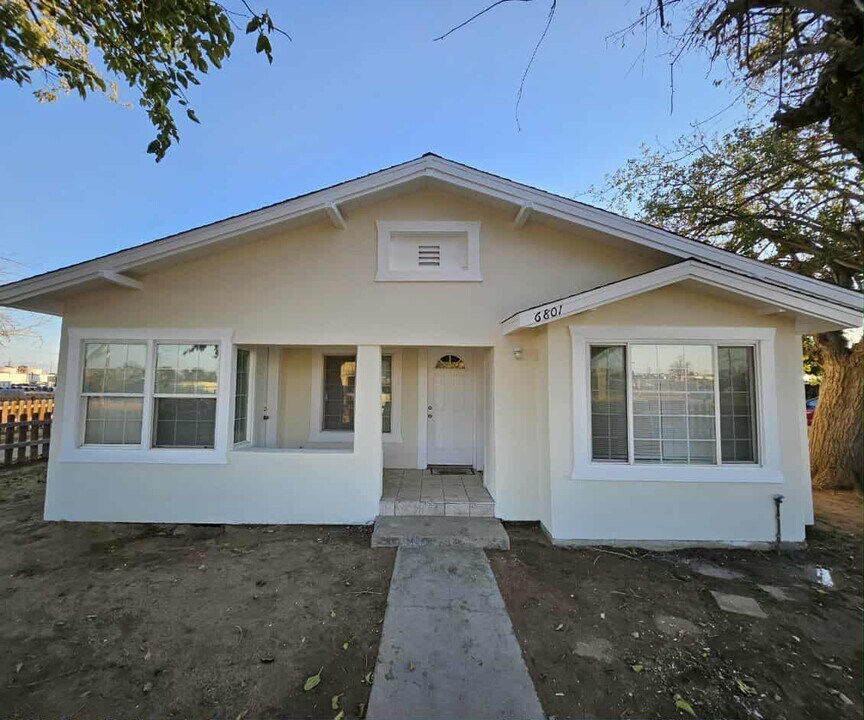 6801 Fishback Ave in Bakersfield, CA - Building Photo