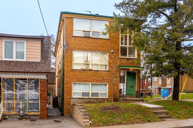 624 Lauder Av