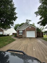 499 Sivley Rd in Hopkinsville, KY - Building Photo