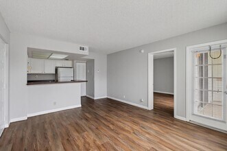 752 Executive Center Dr in West Palm Beach, FL - Building Photo - Building Photo
