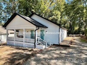 3284 Stillwood Dr in Atlanta, GA - Building Photo - Building Photo
