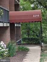 3210 S 28th St in Alexandria, VA - Building Photo