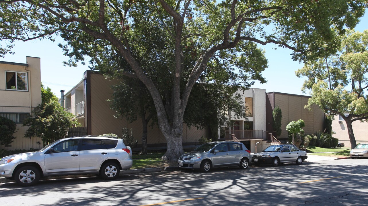 444 E Verdugo Ave in Burbank, CA - Building Photo