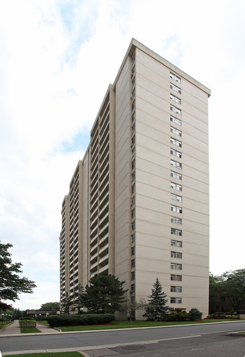 York Condominium in Toronto, ON - Building Photo