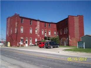 107 S Pine St in Holden, MO - Building Photo