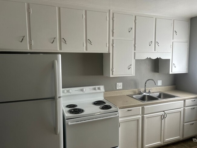 property at 1011 Forest Ct