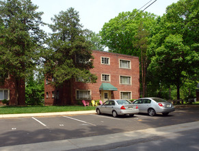 8810 Bradford Rd in Silver Spring, MD - Foto de edificio - Building Photo