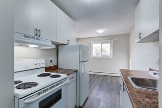 Westbrook Apartments in Saskatoon, SK - Building Photo - Building Photo