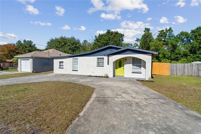 4220 E Powhatan Ave in Tampa, FL - Building Photo - Building Photo