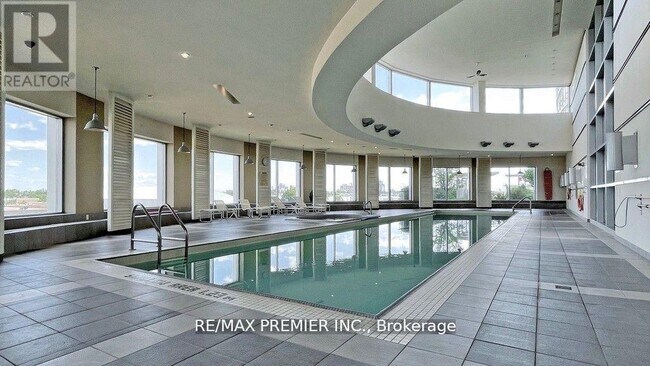 36 Lee Centre Dr in Toronto, ON - Building Photo - Building Photo