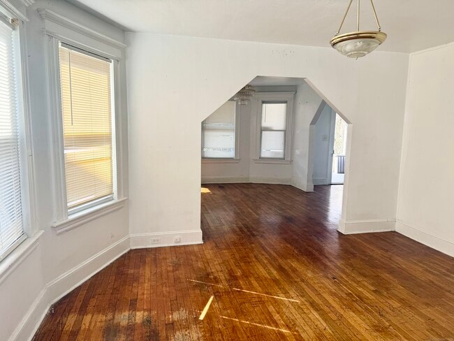 2224 E Main St in Bridgeport, CT - Building Photo - Building Photo