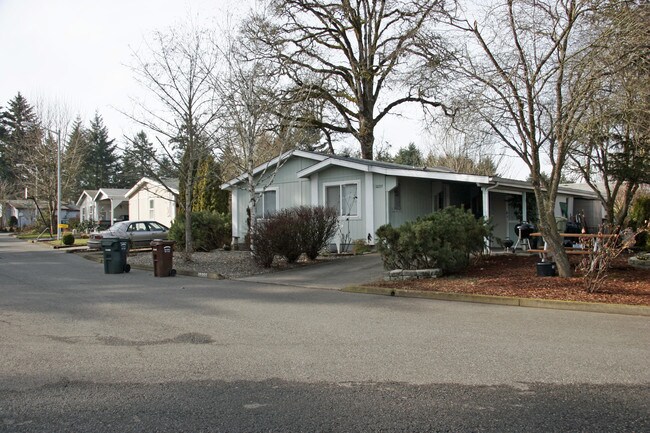 Oak Meadow Mobile Home in North Plains, OR - Building Photo - Building Photo