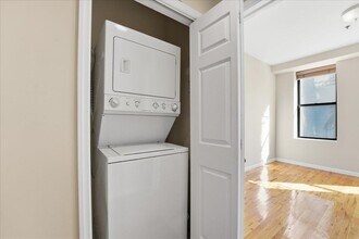 129 Willow Ave in Hoboken, NJ - Building Photo - Building Photo
