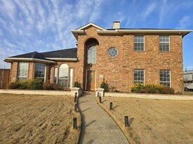 327 Hillglen Dr in Murphy, TX - Building Photo