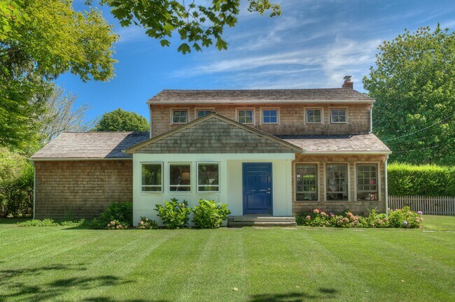 150 Elm St in Southampton, NY - Building Photo - Building Photo