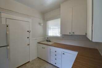 2111 Nob Hill Ave N in Seattle, WA - Building Photo - Building Photo