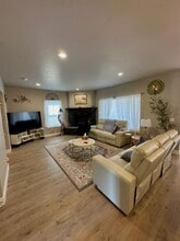 20606 SE Slate Ave in Bend, OR - Foto de edificio - Building Photo