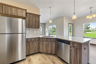 136 Arbor Point Ave in West Bend, WI - Building Photo - Building Photo