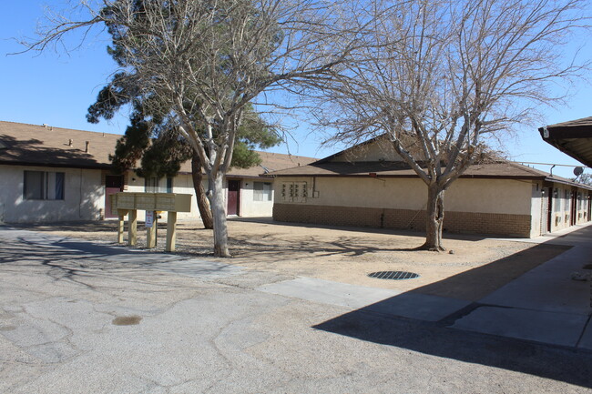 11661 White Ave in Adelanto, CA - Building Photo - Building Photo