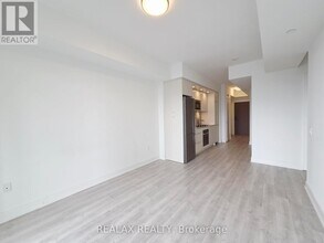 30 Inn On The Pk Dr in Toronto, ON - Building Photo - Building Photo