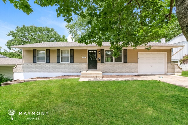 property at 19016 E Ponca Dr