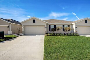 18027 Turning Leaf Cir in Land O Lakes, FL - Building Photo