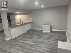 2257 Hanbury Ct in Burlington, ON - Building Photo - Building Photo