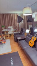 9098 W Terrace Dr, Unit 5L in Niles, IL - Building Photo - Building Photo