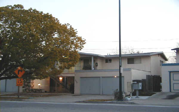 7374 Rainbow Dr in Cupertino, CA - Foto de edificio - Building Photo