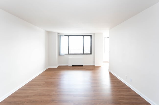 The Carlyle in Hackensack, NJ - Building Photo - Interior Photo