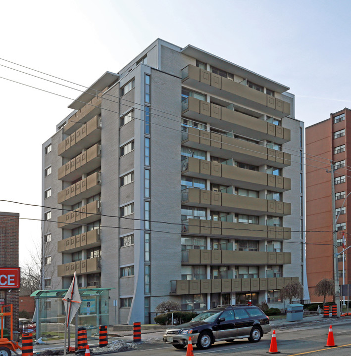 Davisville Tower in Toronto, ON - Building Photo