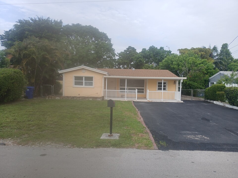 2900 Sunshine Blvd in Miramar, FL - Building Photo