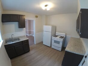 1026 W 30th St, Unit 2 in Erie, PA - Building Photo - Building Photo