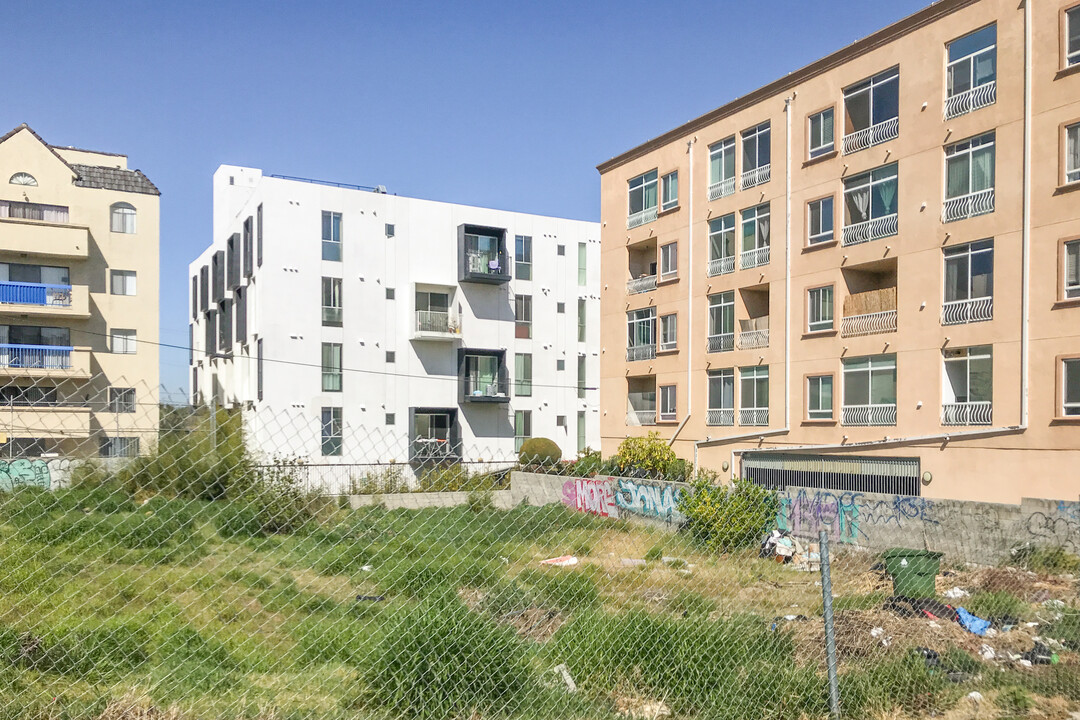 Fedora Flats in Los Angeles, CA - Building Photo