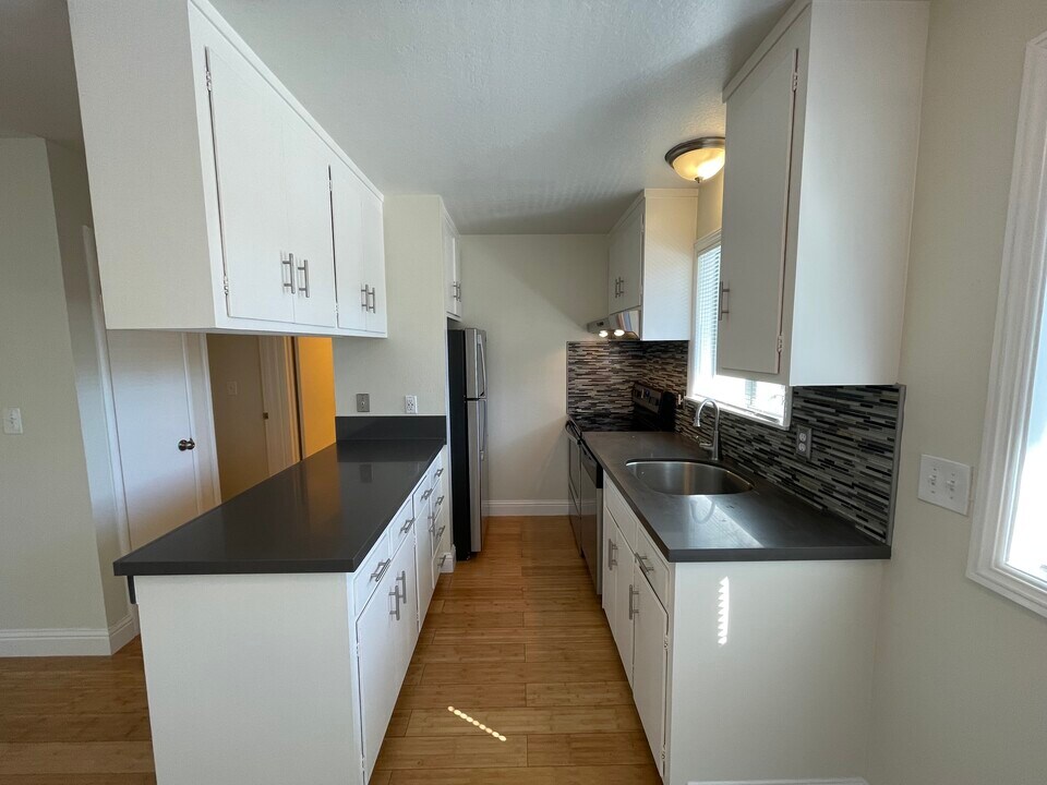 1162 Saranap Ave in Walnut Creek, CA - Building Photo