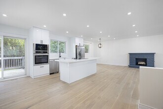 239 Walden Dr in Burlington, ON - Building Photo - Building Photo