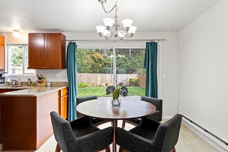 1520 NE 195th St in Lake Forest Park, WA - Building Photo - Building Photo