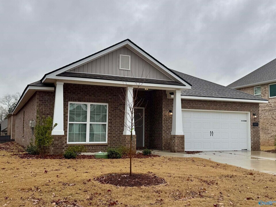 122 Burdine St in New Market, AL - Building Photo