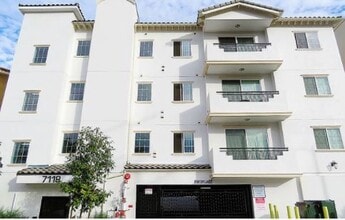 7118 Amigo Casa in Reseda, CA - Building Photo - Building Photo