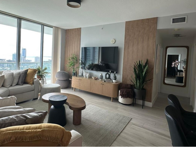 79 SW 12th St, Unit 3603 in Miami, FL - Foto de edificio - Building Photo