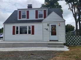 56 N Turnpike Rd in Wallingford, CT - Building Photo