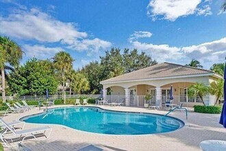 5219 Palmbrooke Cir in West Palm Beach, FL - Building Photo - Building Photo