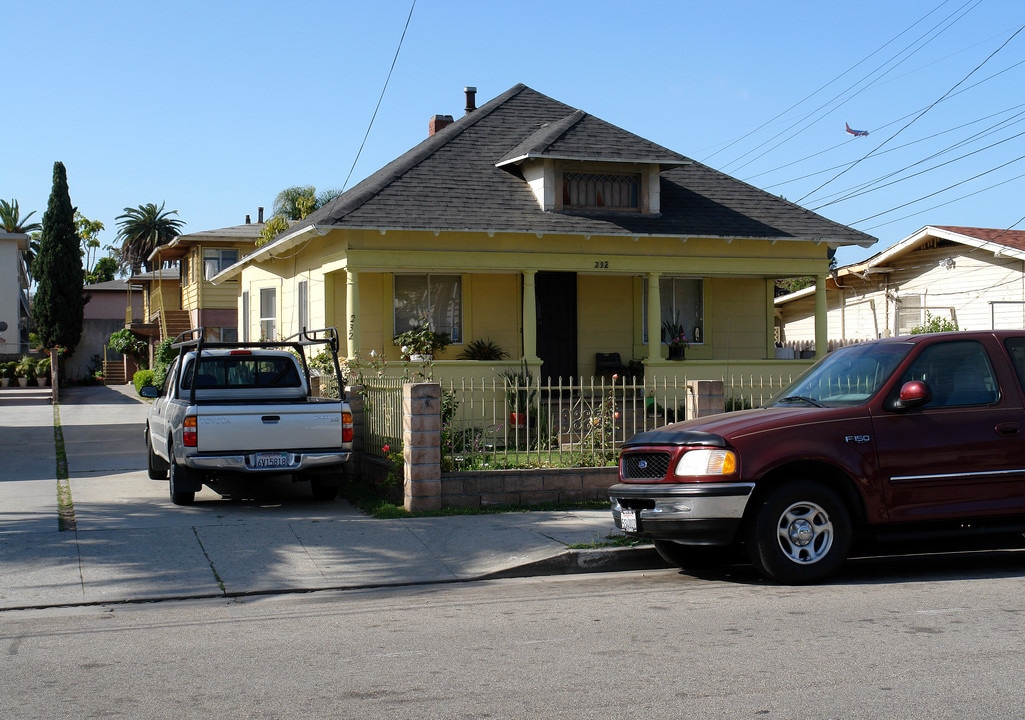 232 W Regent St in Inglewood, CA - Building Photo