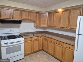 253 E Ettwein St in Bethlehem, PA - Building Photo