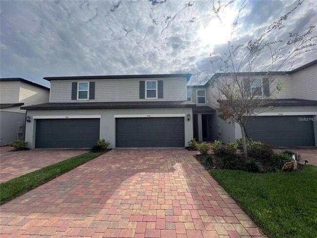 property at 996 Robin Holly St