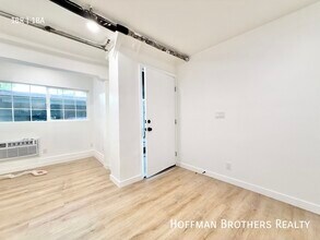 838 Normandie Ave, Unit 14 in Los Angeles, CA - Foto de edificio - Building Photo