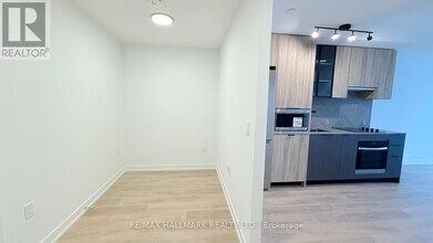 1037 The Queensway in Toronto, ON - Building Photo - Building Photo